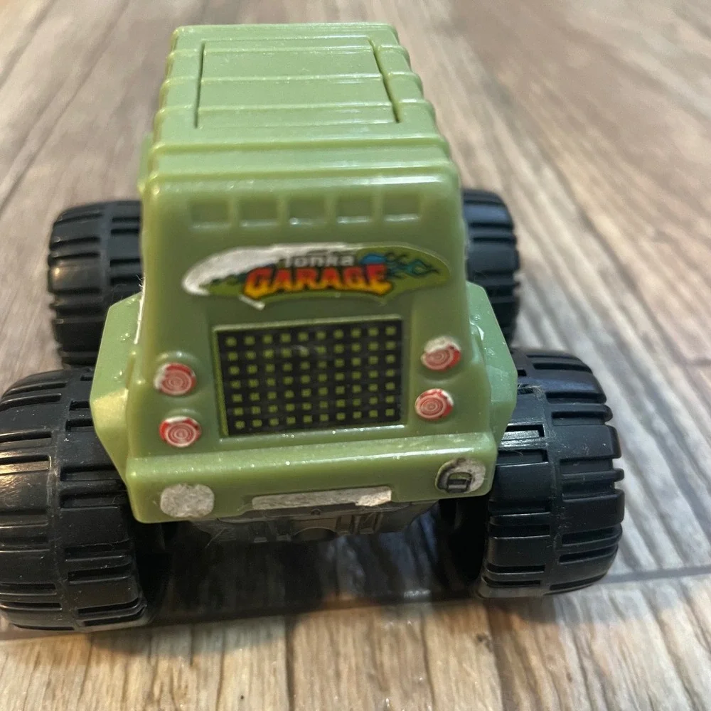 Tonka Garage Monster Truck Olive Green Toy Opening Roof Hatch 2011 Hasbro McD‎